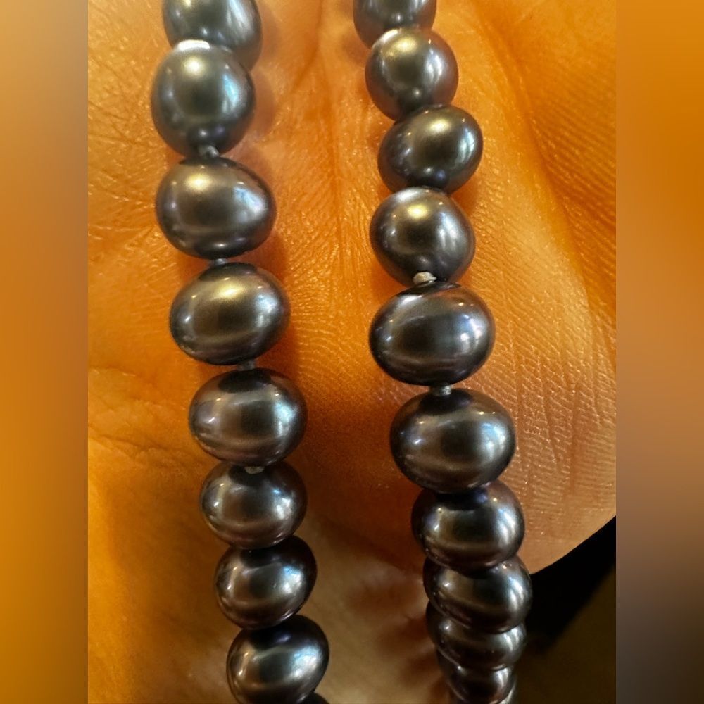 SALE! NWT Honora Collection black‎ pearl necklace with silver tone clasp! - Picture 2 of 9
